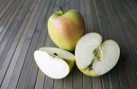 A whole apple, half an apple and a quarter of an apple.