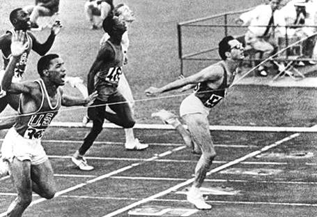 Livio Berruti crossing the finish line in a sprint.